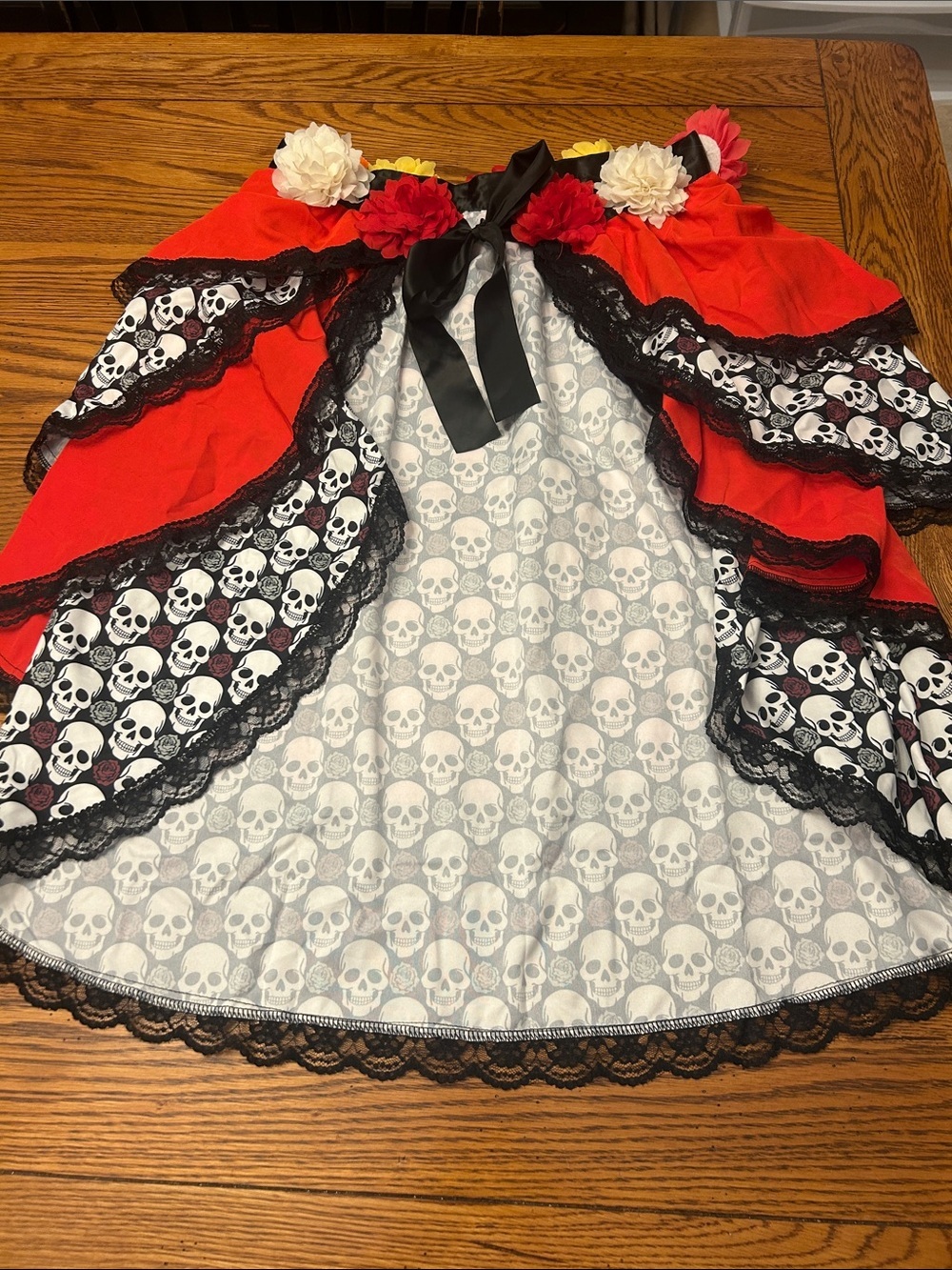 Red Skull Print Halloween Skirt with Floral Accents/2